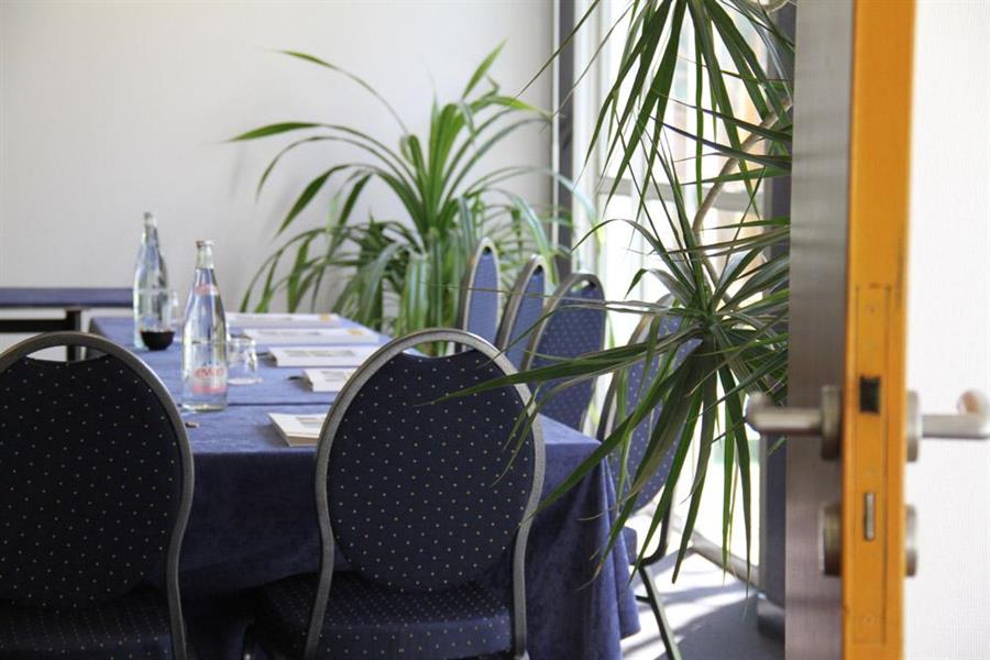 COMFORT HOTEL LA MAREBAUDIERE — photo 3